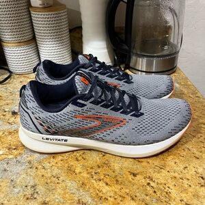 Brooks levitate 5 size 11.5